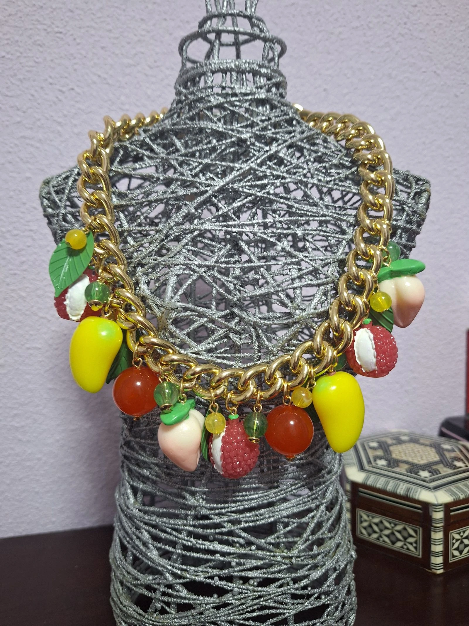 Collar cadena dorada multifrutas